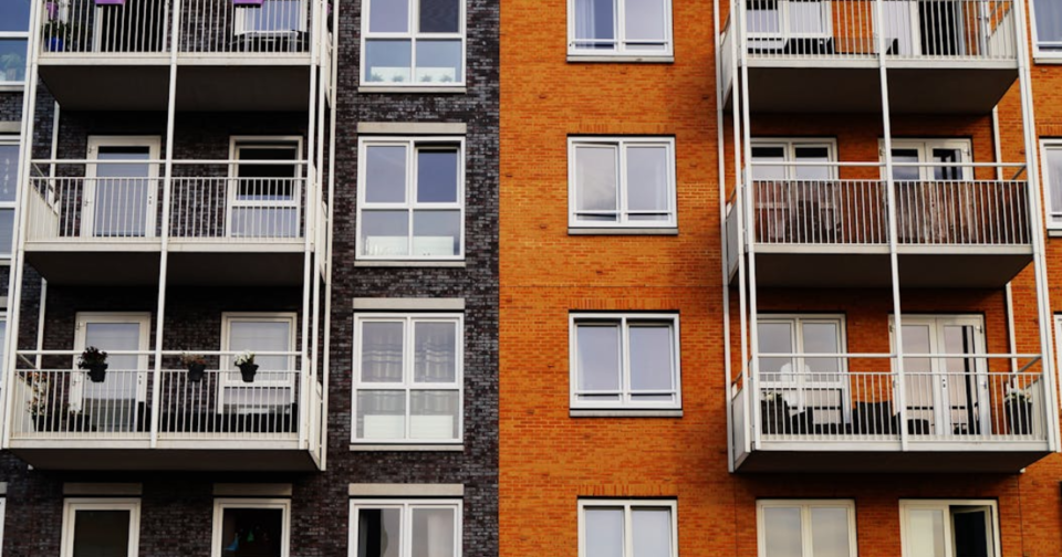 California Civil Code 1954: Landlord Entry Guide